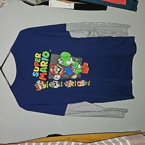 Men's NWOTS Super Mario long sleeve shirt. Sz medium